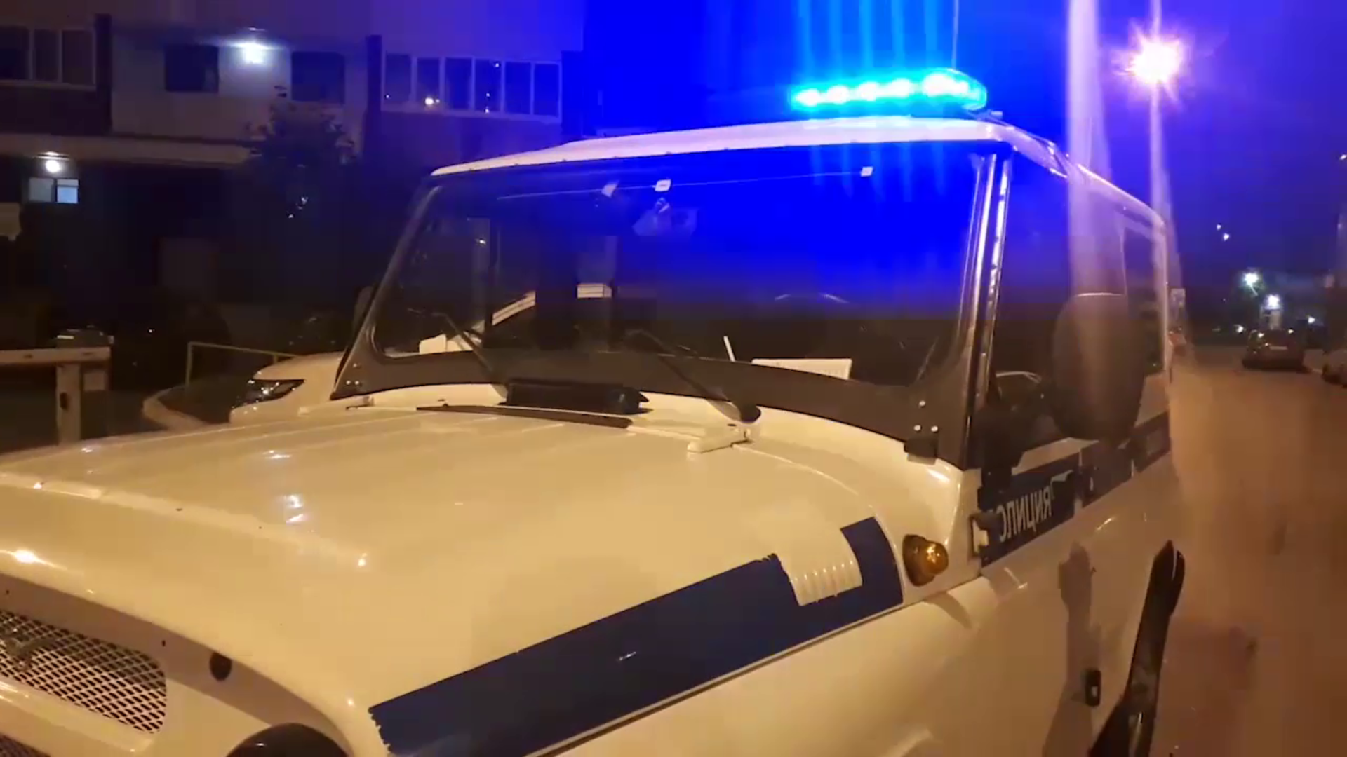 Тюменские полицейские задержали троих мужчин, избивших прохожего и отобравших у него телефон