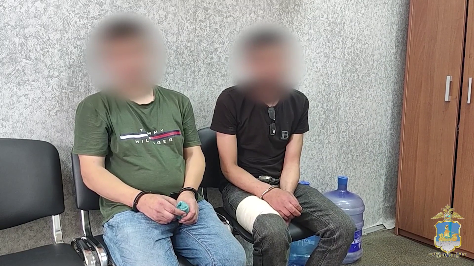 Костромские полицейские задержали двух карманников, похитивших три смартфона у пассажиров автобуса