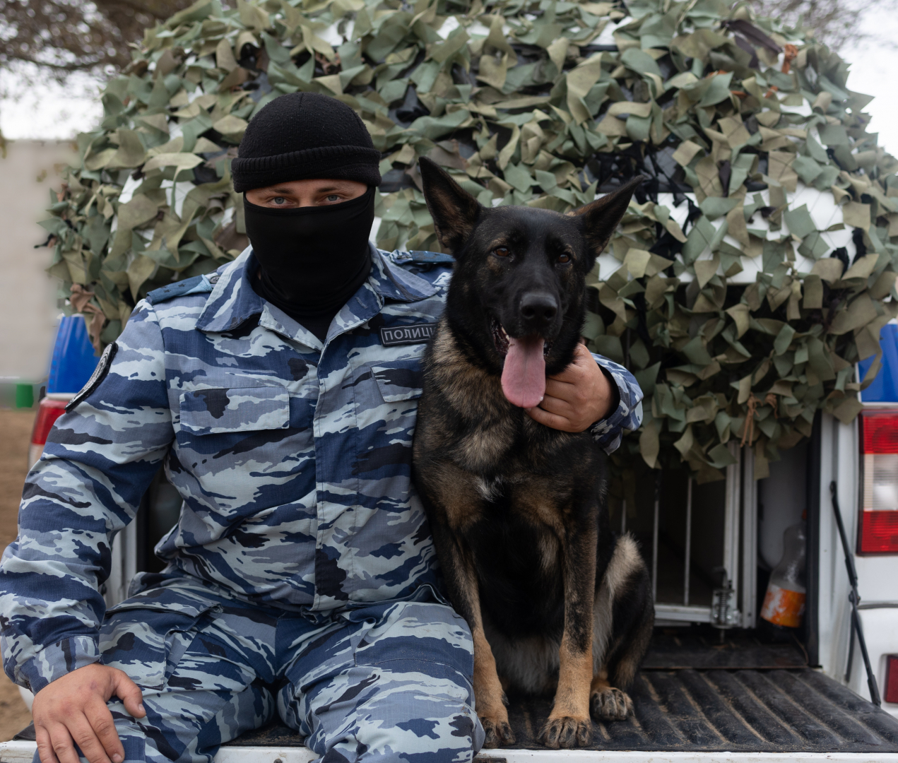 В Херсонской области служебная собака помогла полицейским найти спрятанные в гараже боеприпасы