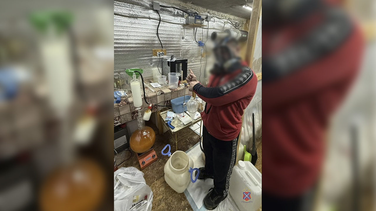 Злоумышленник, оборудовавший гаражный подвал под нарколабораторию, задержан полицией Волгограда