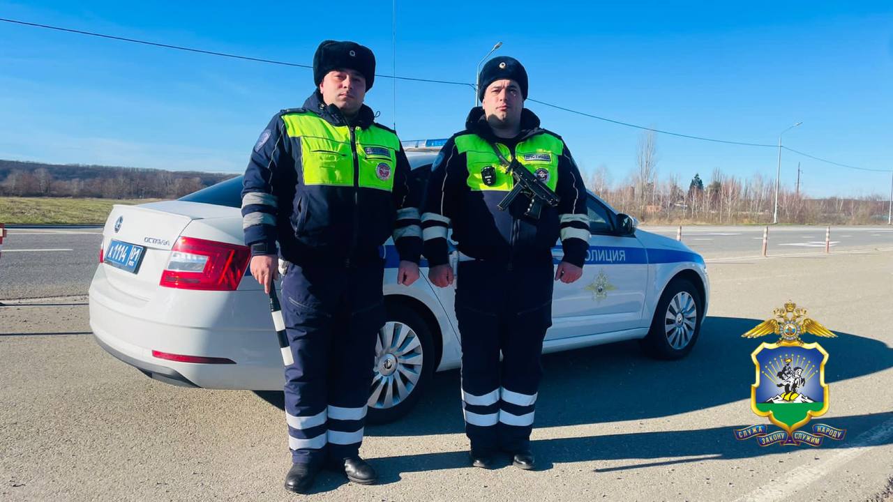 В Адыгее автоинспекторы доставили в больницу мужчину, получившего травму на производстве