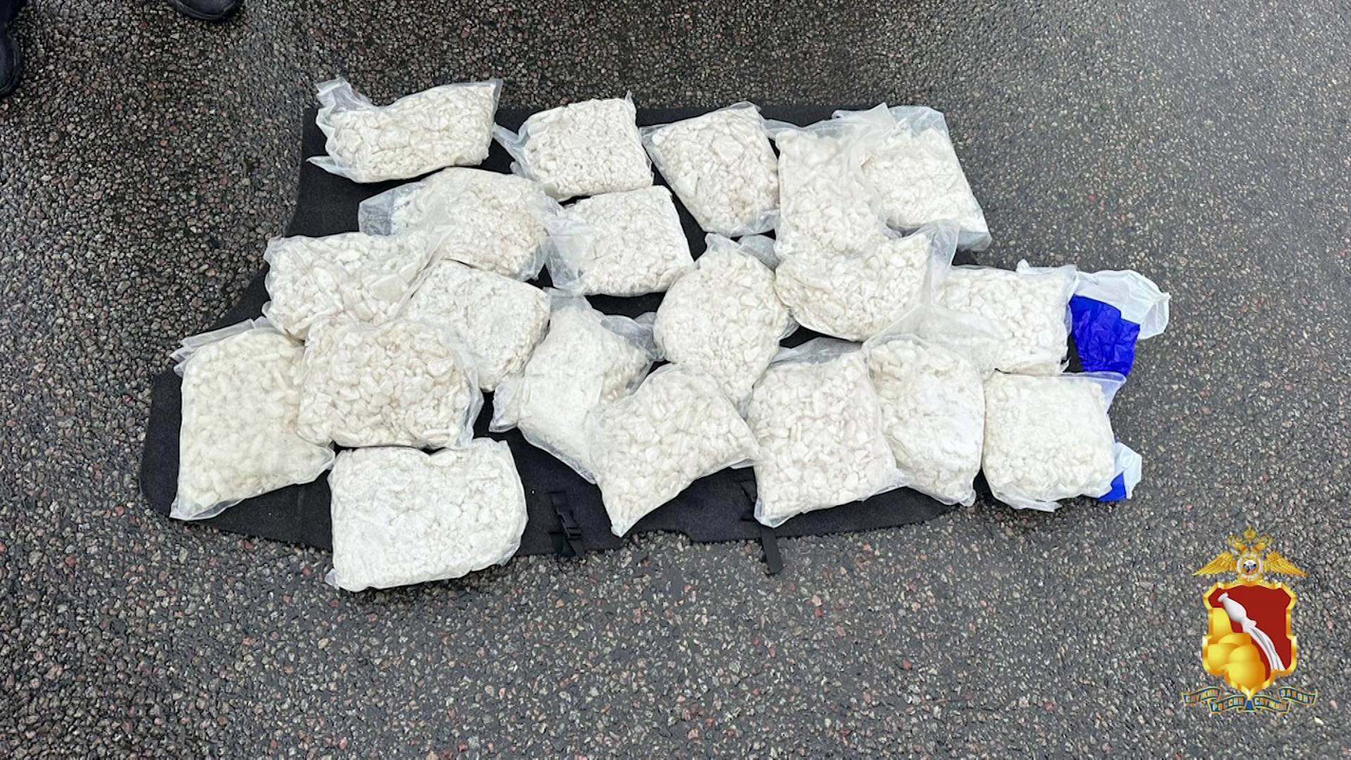 Воронежские полицейские прервали доставку 18 кг мефедрона в Ростовскую область из Ленинградской