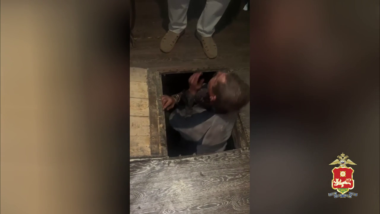 Под стражу взят житель Хакасии, который из ревности похитил знакомого, избил его и запер в подвале дома