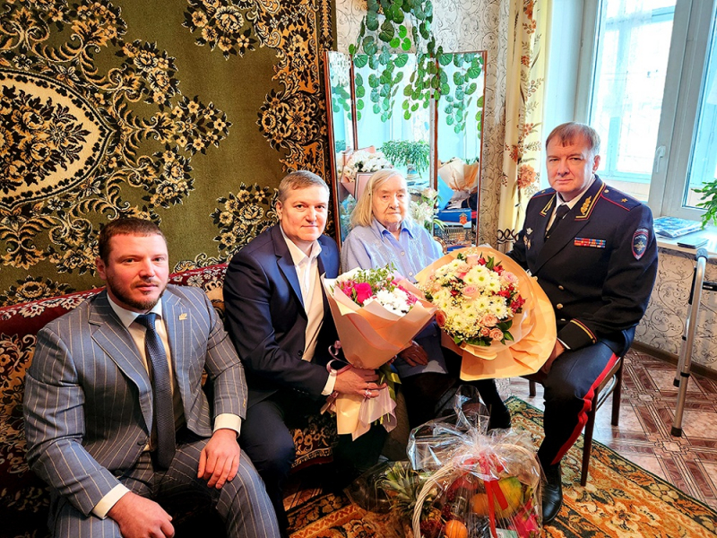 В Кемеровской области – Кузбассе поздравления со 100-летним юбилеем принимает ветеран МВД Анна Васильевна Котенко