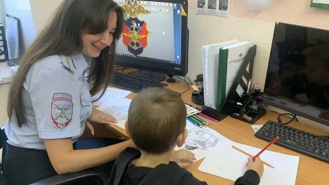 Уфимские транспортные полицейские вернули домой мальчика, отправившегося в путешествие на электричке