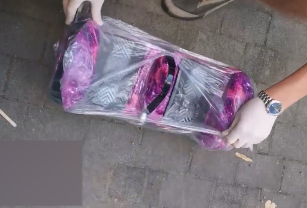 В Калининграде полиция изъяла у наркокурьера посылку из Москвы с гироскутером, начиненным «солью»