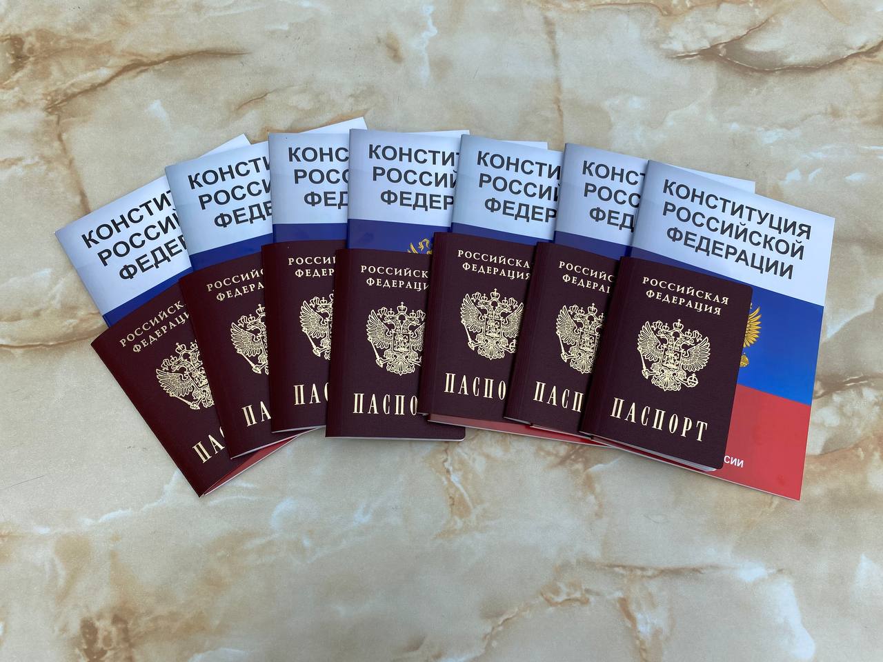 В Уфе состоялось торжественное вручение паспортов РФ гражданам, прибывшим из ЛНР, ДНР и с Украины
