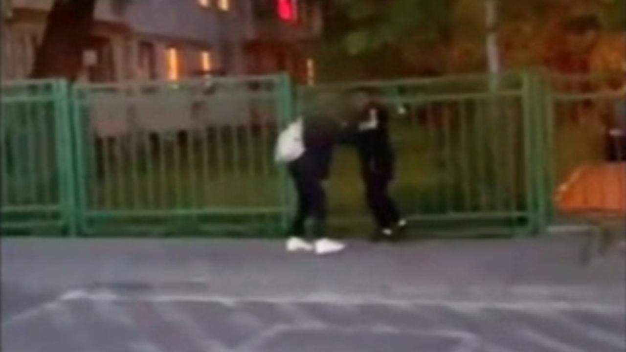 В Москве задержаны молодые люди, ограбившие под видом покупателей продавца мобильного телефона
