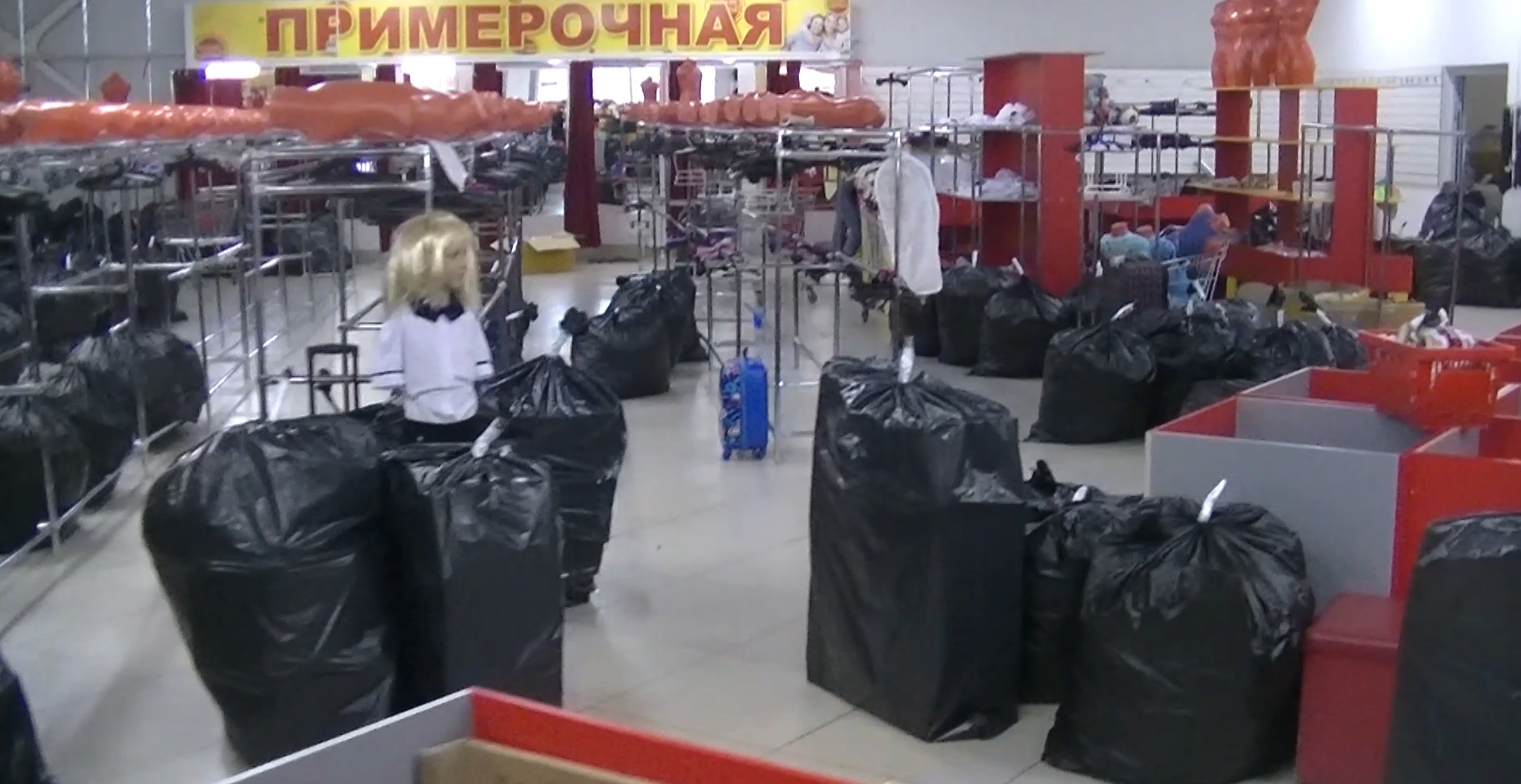 В Волжском изъята фальшивая брендовая одежда и обувь общей стоимостью более 15 млн рублей
