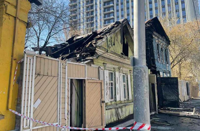 В Самаре полицией задержан мужчина, который во время сбора макулатуры поджёг заброшенный дом