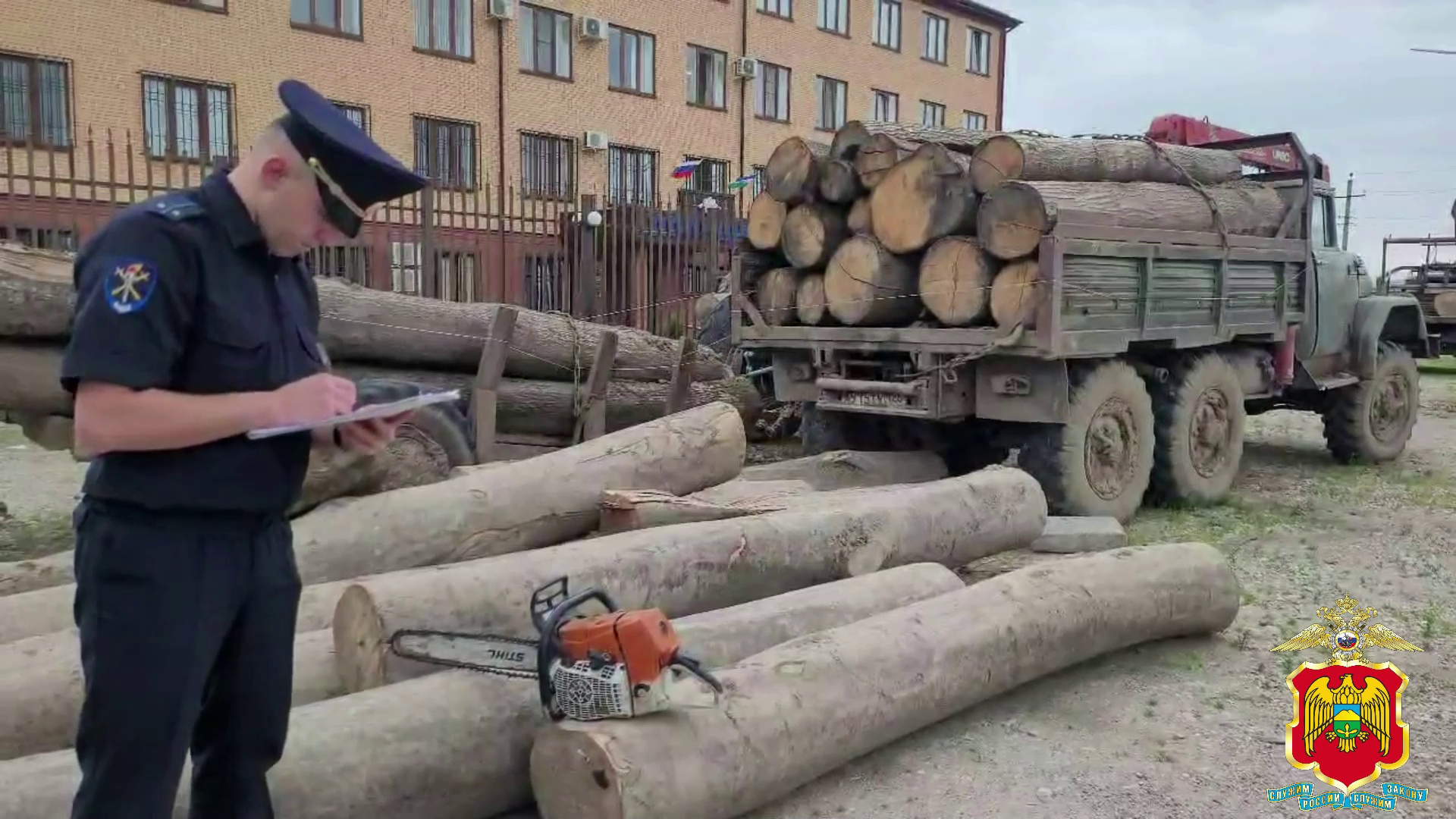 Полиция задержала шестерых жителей Кабардино-Балкарии за незаконную вырубку дубов и буков