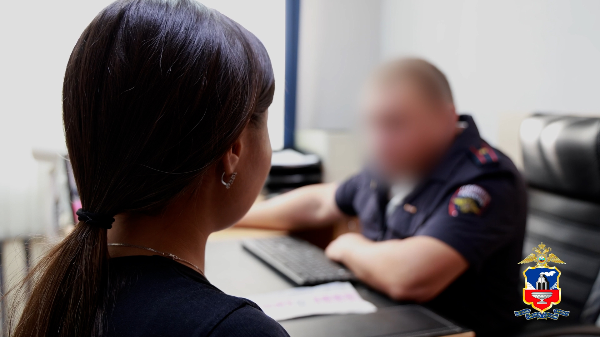 В Барнауле заключена под стражу участница схемы по хищению 15 млн рублей у матери погибшего бойца СВО