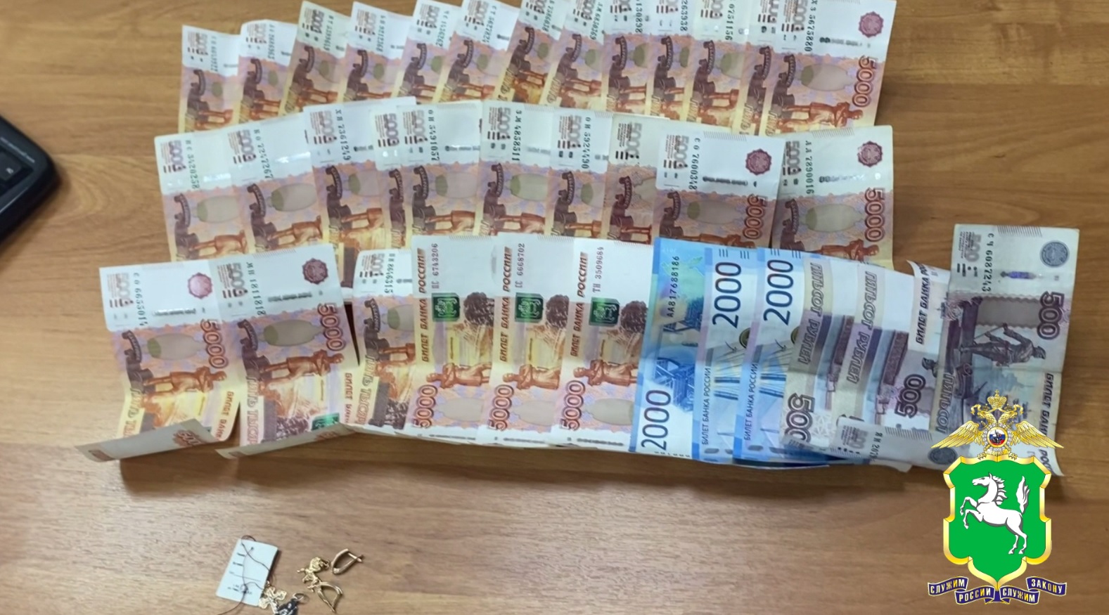 В Томске полицией задержаны два лжемедика, которые похитили у пенсионерок золотые изделия и деньги