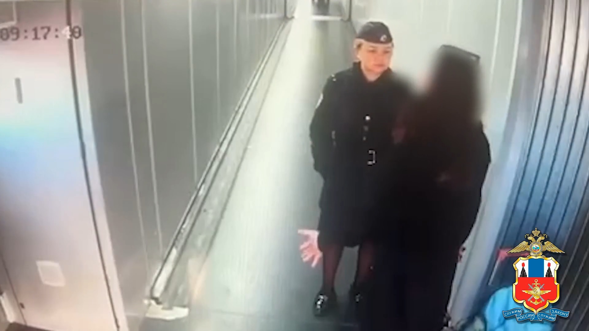 В аэропорту Южно-Сахалинска полицейскими задержана авиадебоширка, прибывшая из Москвы