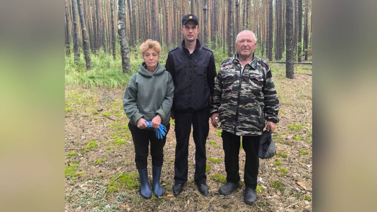 В Мордовии полицейские отыскали пожилых брата и сестру, заблудившихся во время сбора грибов в лесу