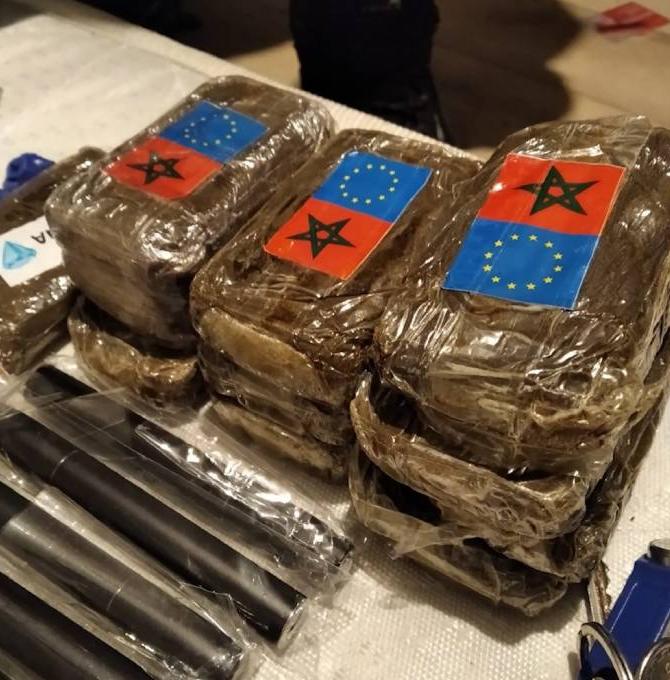 Полицейские в Калининграде изъяли у поставщика 2 килограмма различных наркотиков