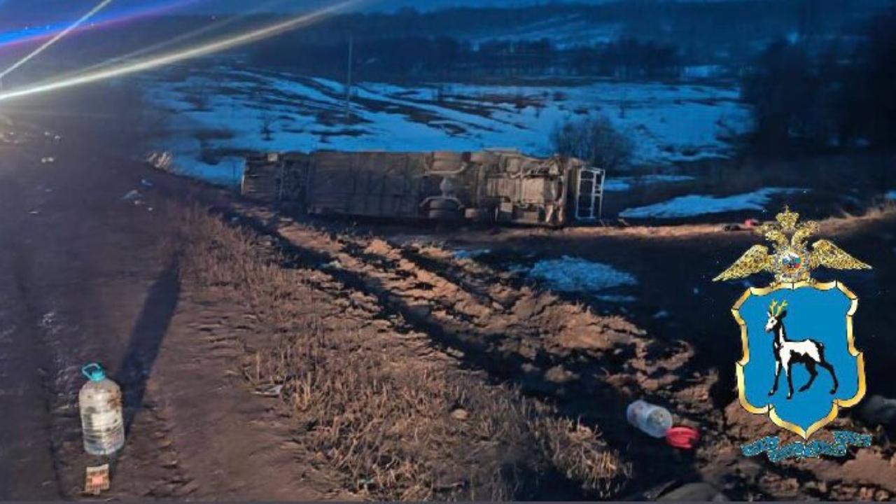 Полиция выясняет обстоятельства ДТП с участием пассажирского автобуса в Самарской области