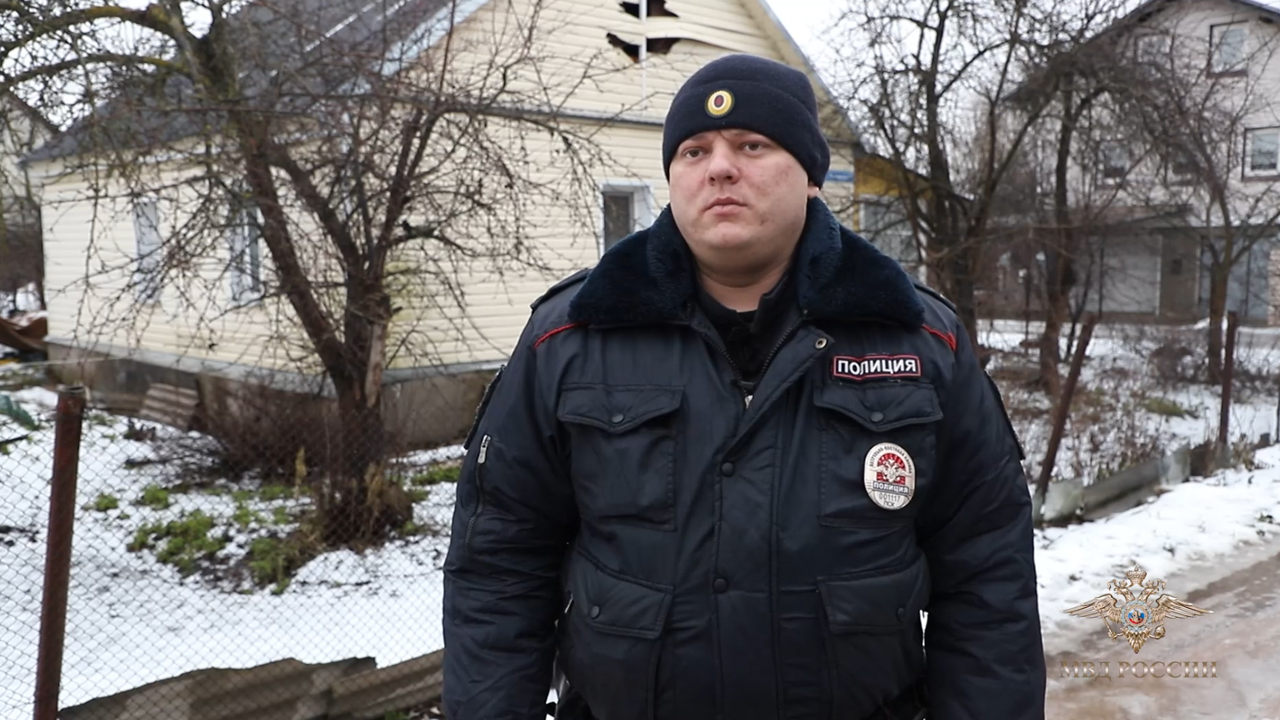 Владимир Колокольцев наградил псковских полицейских, которые потушили пожар в частном доме и спасли 82-летнюю женщину
