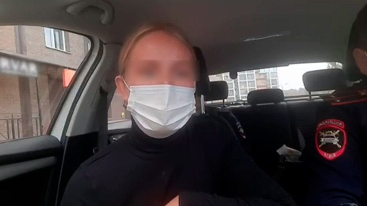 В Иркутске полицейские составили административные протоколы на автоледи-блогера