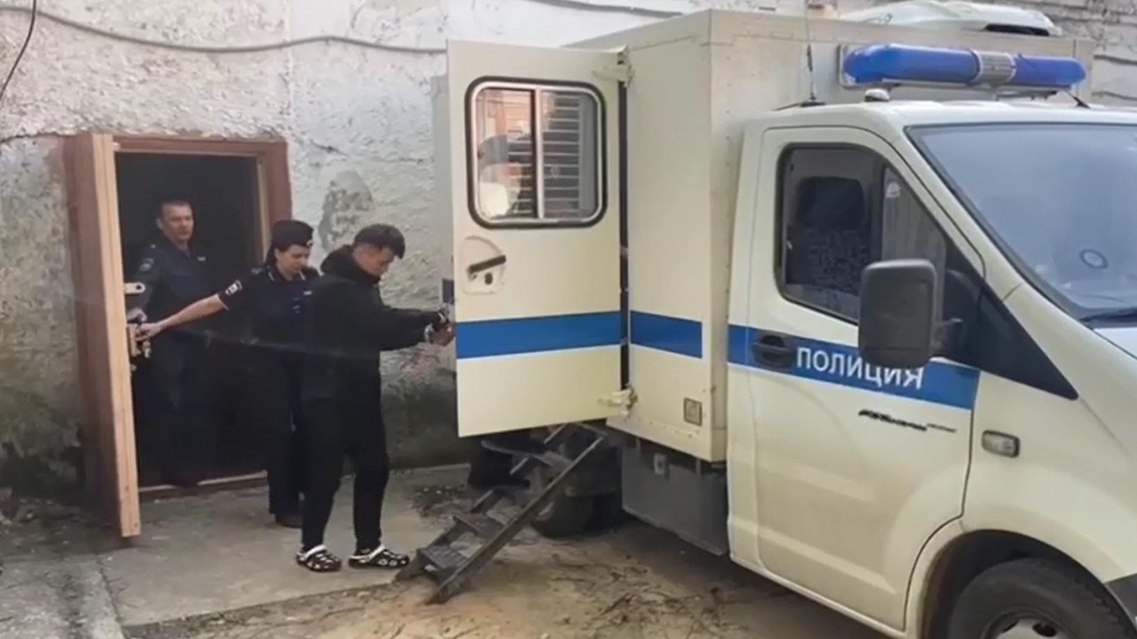 Полицейские Югры задержали курьера, работавшего на телефонных мошенников