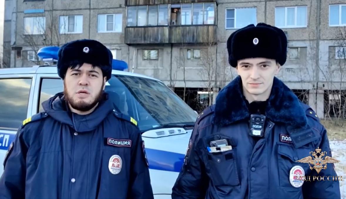 Владимир Колокольцев представил к награждению государственными наградами полицейских из Республики Коми, которые помогли жильцам многоквартирного дома эвакуироваться во время пожара