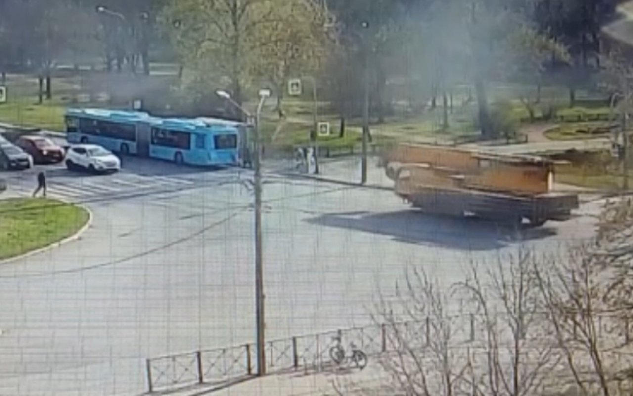 В Санкт-Петербурге водитель автокрана, сбивший девочку на «зебре», стал фигурантом уголовного дела