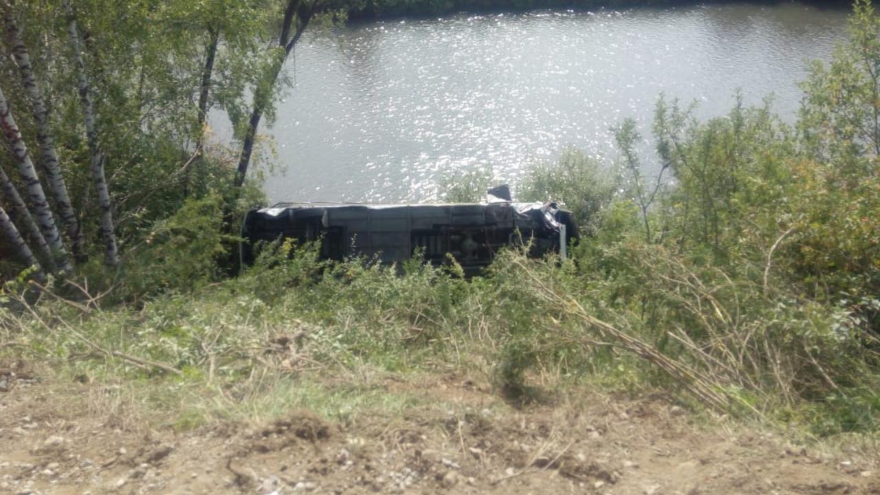 В Алтайском крае устанавливаются обстоятельства ДТП с участием автобуса, перевозившего детей