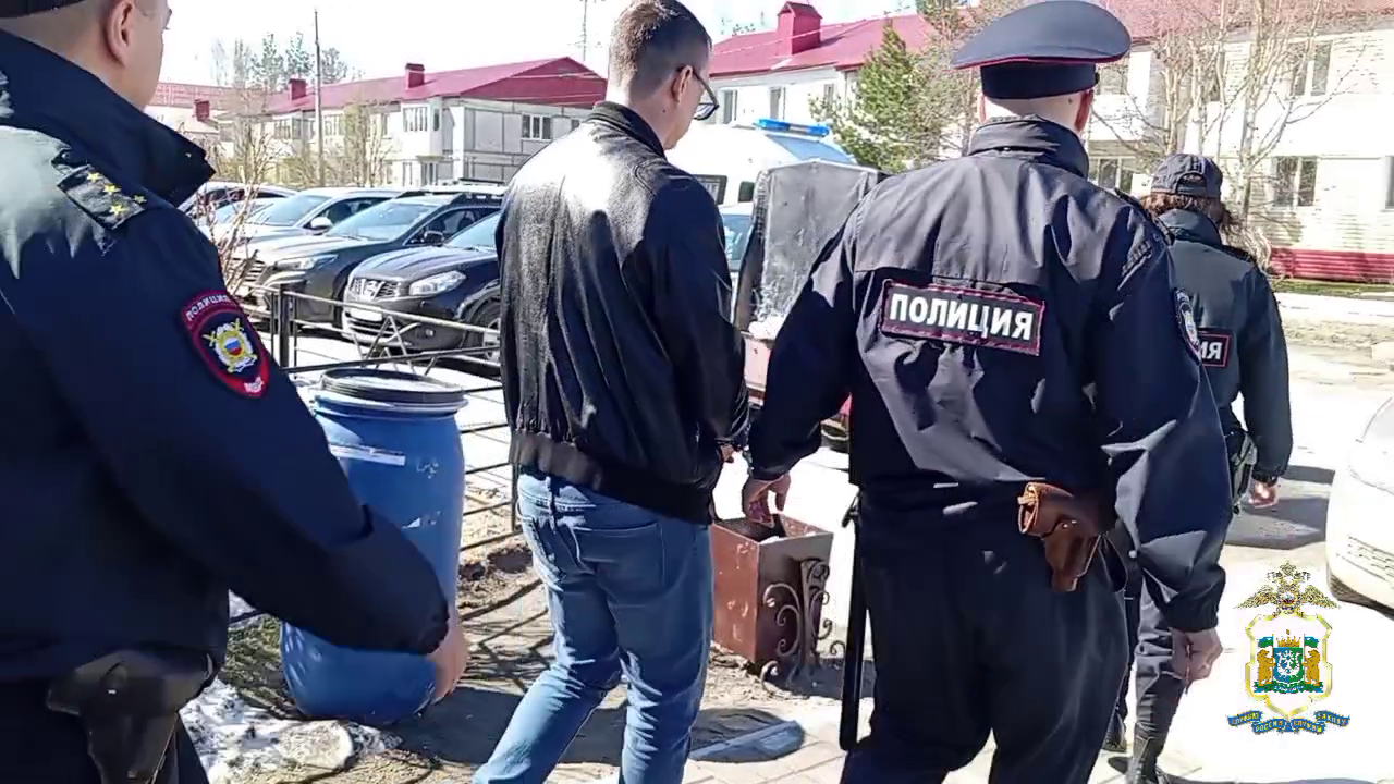 Полицейские Югры вычислили посыльного мошенников, похитивших деньги у матери погибшего бойца СВО