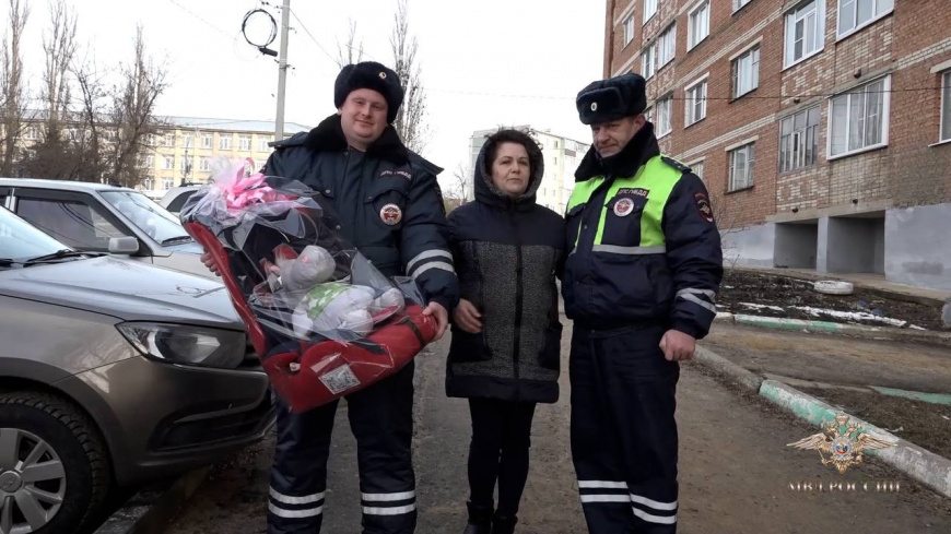 Калужские госавтоинспекторы помогли роженице вовремя добраться до роддома