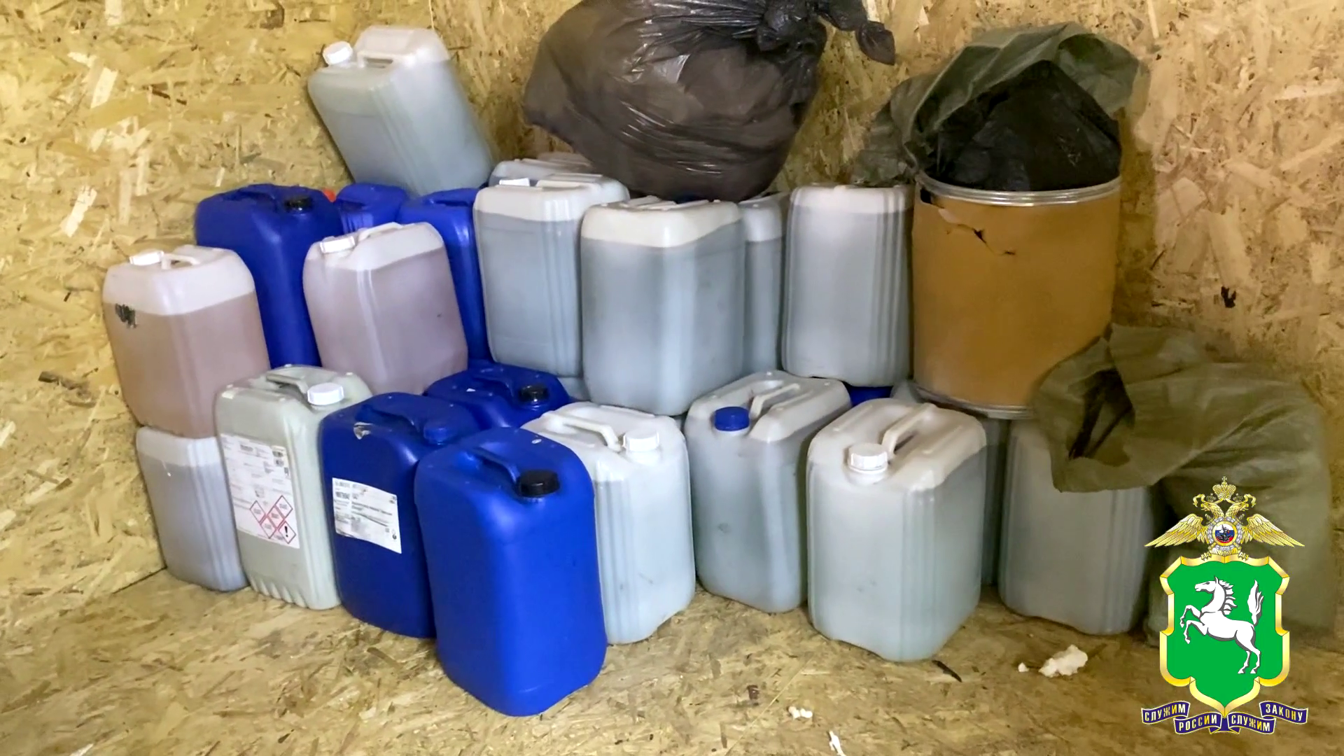 Полиция Томской области выявила нарколабораторию и изъяла свыше 287 кг наркотиков с прекурсорами