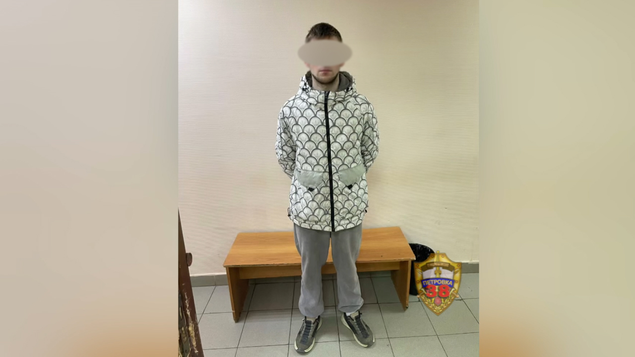 Московские полицейские в ходе командировки в Екатеринбург задержали курьера телефонных аферистов