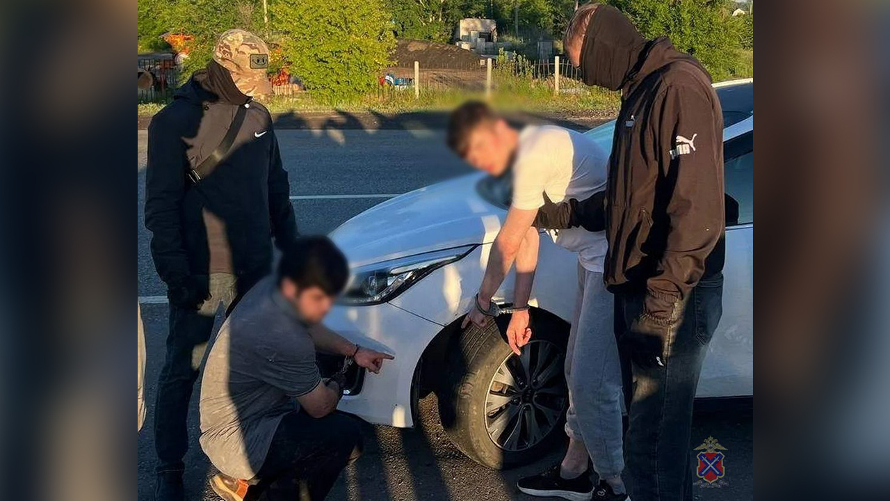 Двое студентов, перевозивших почти 2 кг мефедрона в арендованном авто, задержаны под Волгоградом