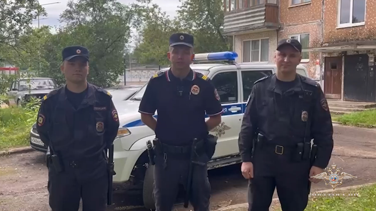 Ирина Волк: В Пскове сотрудники патрульно-постовой службы полиции спасли жильцов многоквартирного дома, в котором произошел пожар