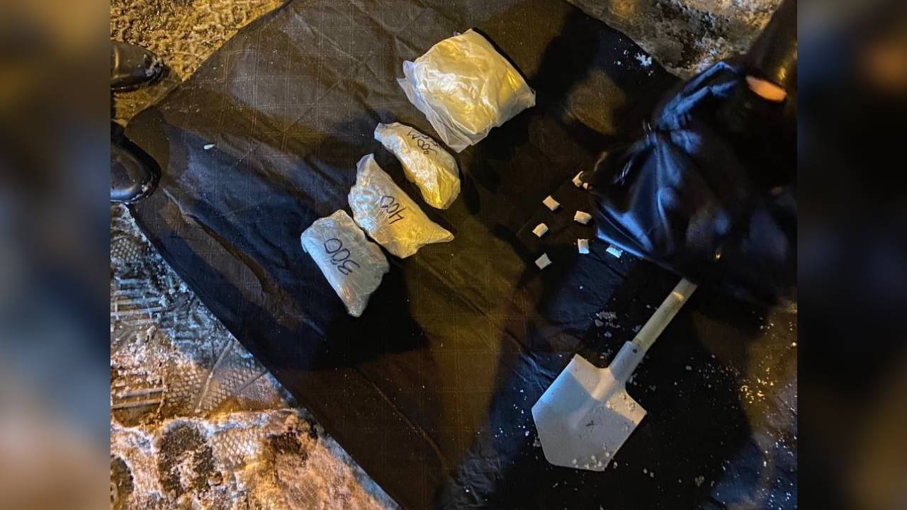 Вологодская полиция задержала двух наркокурьеров, перевозивших крупную партию мефедрона на авто