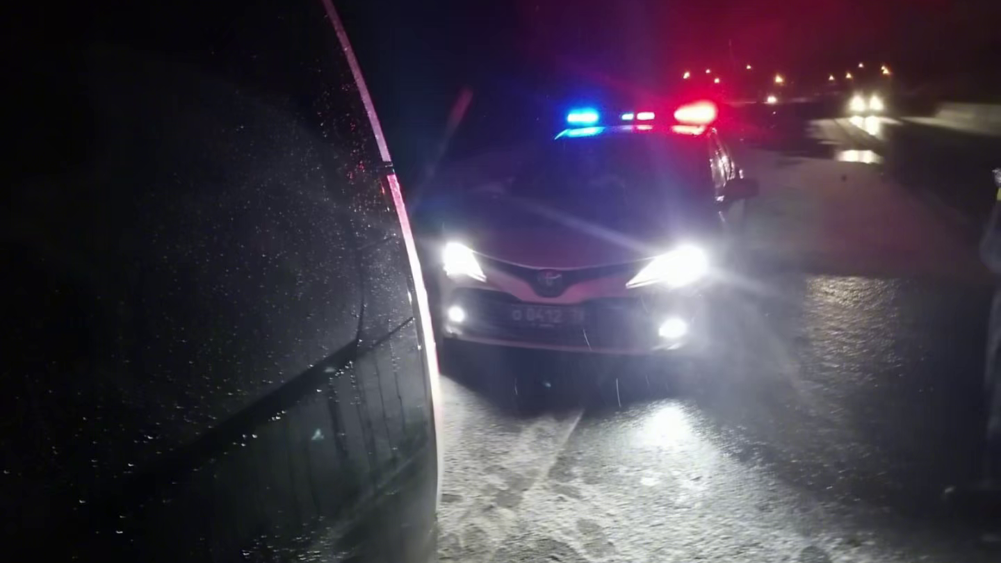 В Петербурге полицейские в ходе погони со стрельбой задержали нетрезвого водителя-дебошира на минивэне