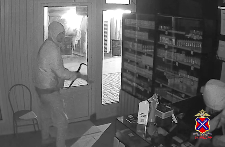 В Волгограде полиция раскрыла серию краж денежных средств и имущества из магазинов и павильонов