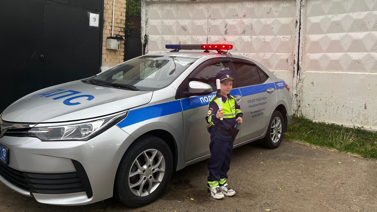 В Мордовии сотрудники Госавтоинспекции исполнили заветную мечту 6-летнего мальчика