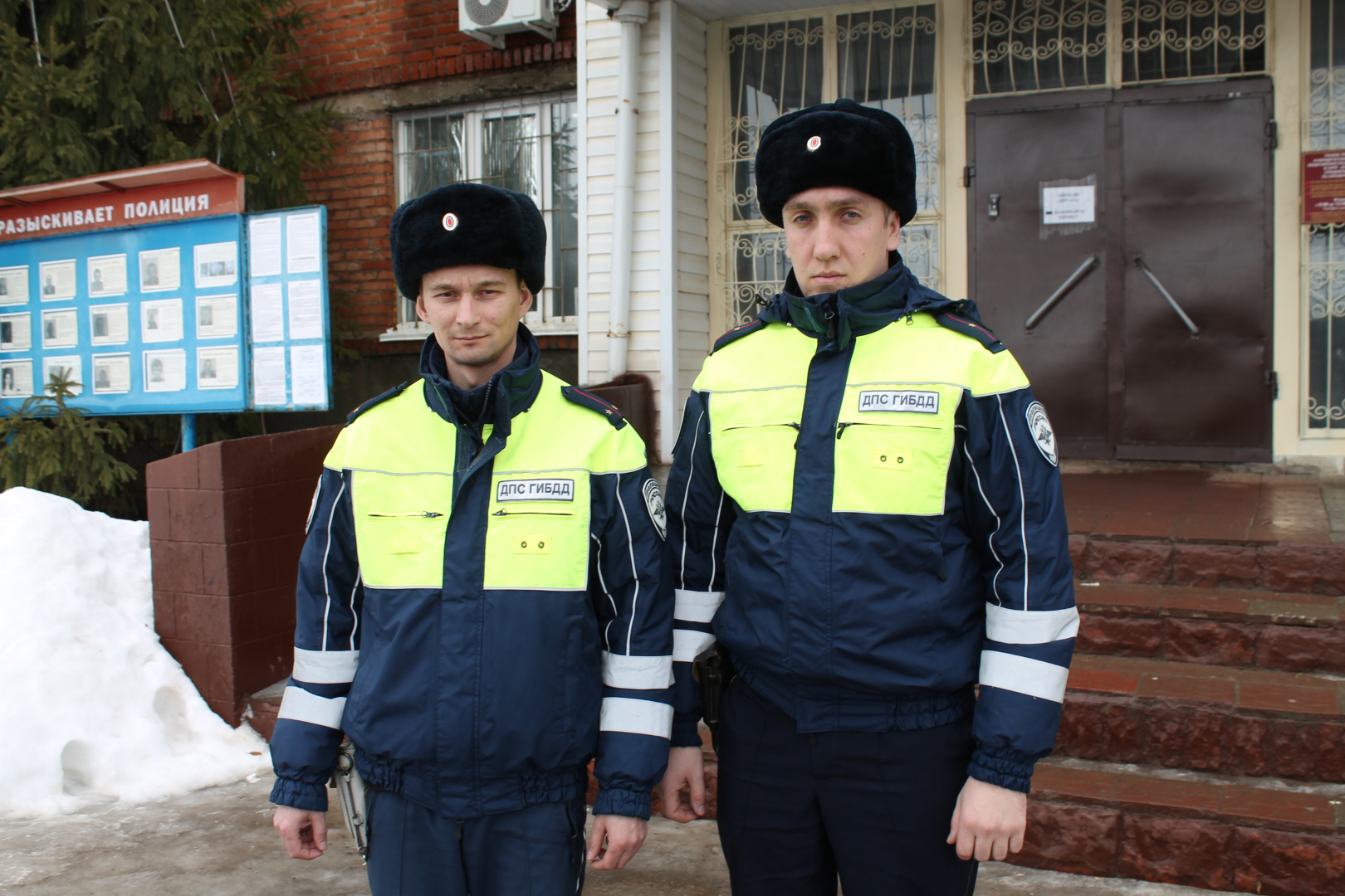 Полицейские Оренбуржья своевременно доставили медикам потерявшего сознание водителя на его машине