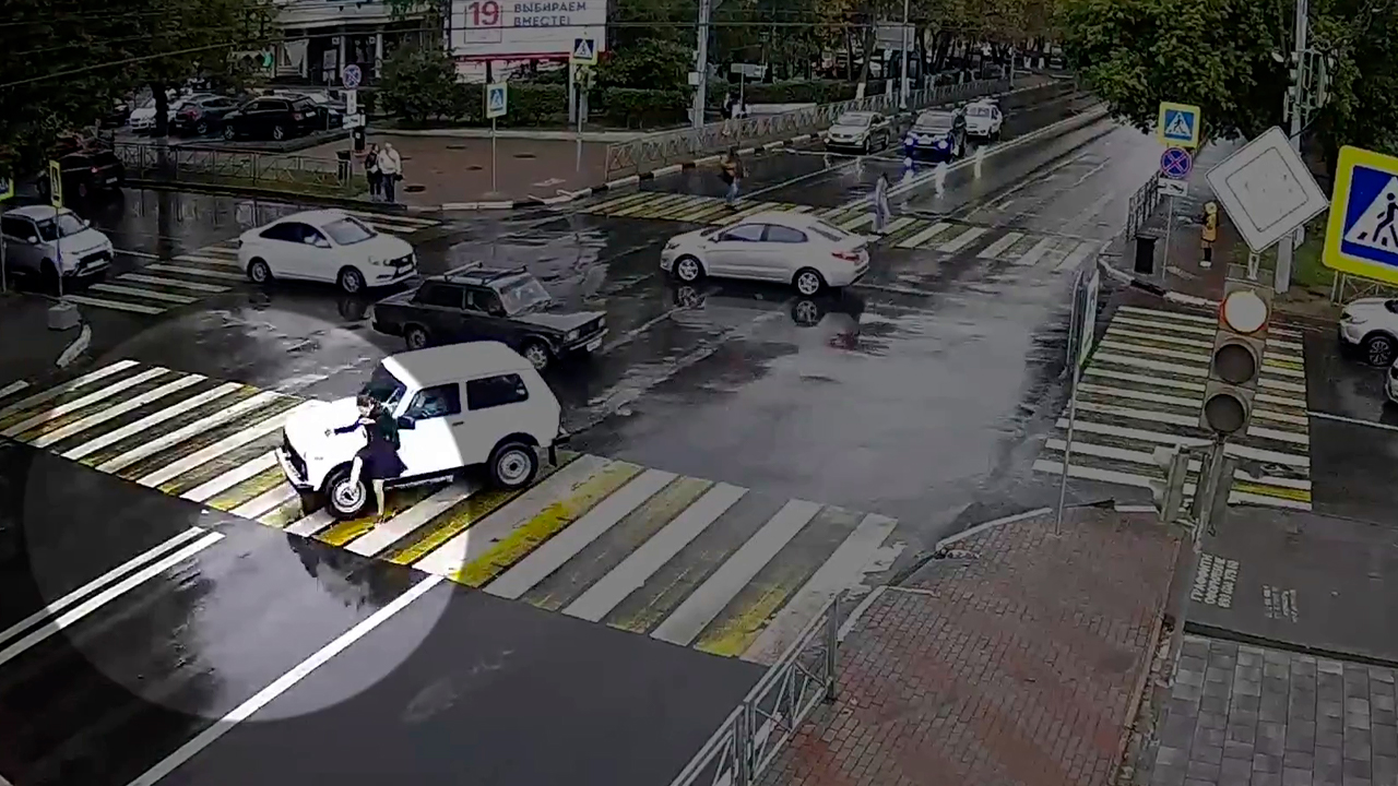 Полицейские Нижнего Новгорода разыскали водителя, который в День знаний сбил школьницу