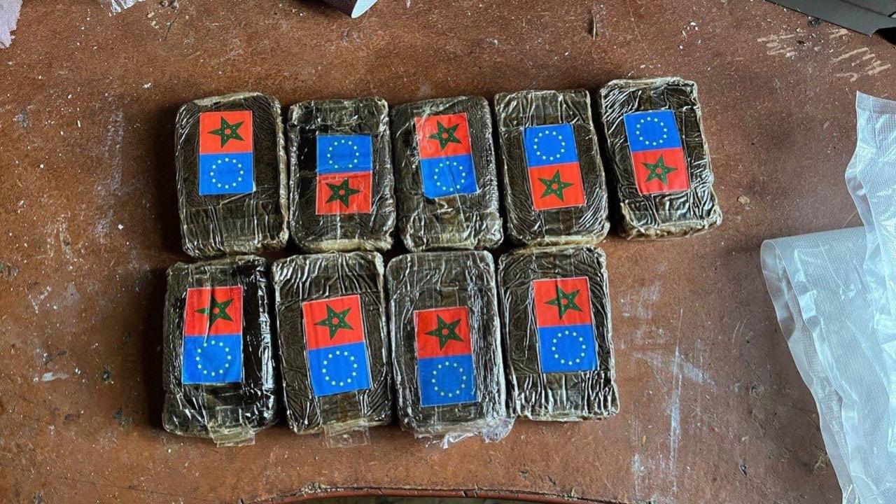 Столичные полицейские задержали мужчину, который хранил дома для сбыта целый ассортимент наркотиков