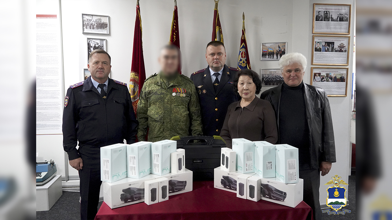 Полицейские Бурятии передали партию гуманитарной помощи военнослужащим, находящимся в зоне СВО