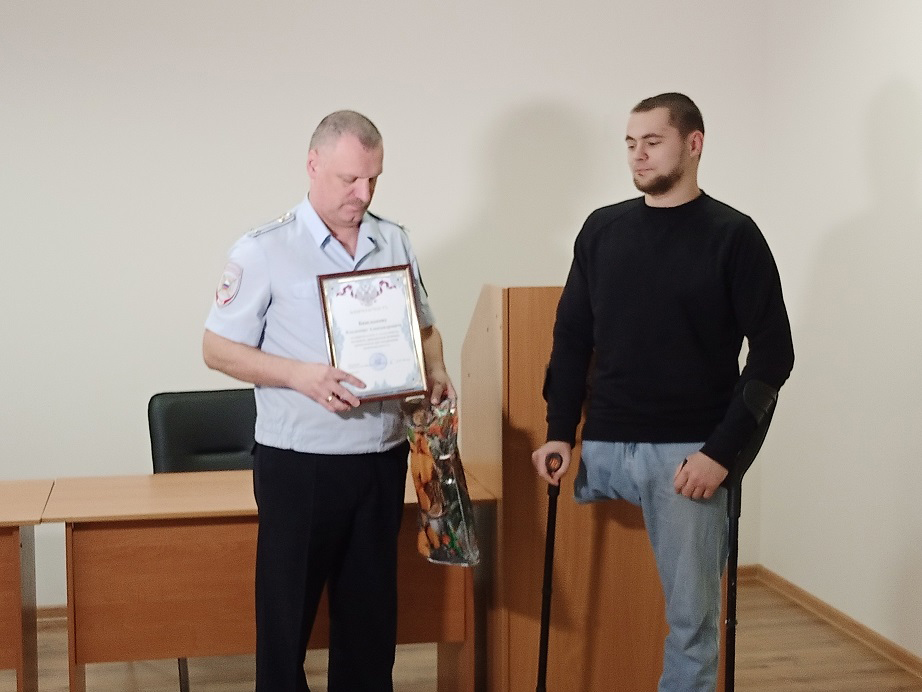 Житель Павловского Посада, задержавший нетрезвого правонарушителя, награждён подмосковной полицией
