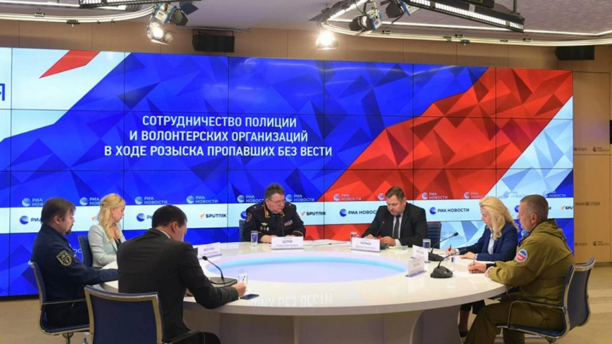 Заместитель начальника ГУУР МВД России Андрей Щуров рассказал журналистам о сотрудничестве полиции с волонтерами в ходе розыска пропавших без вести