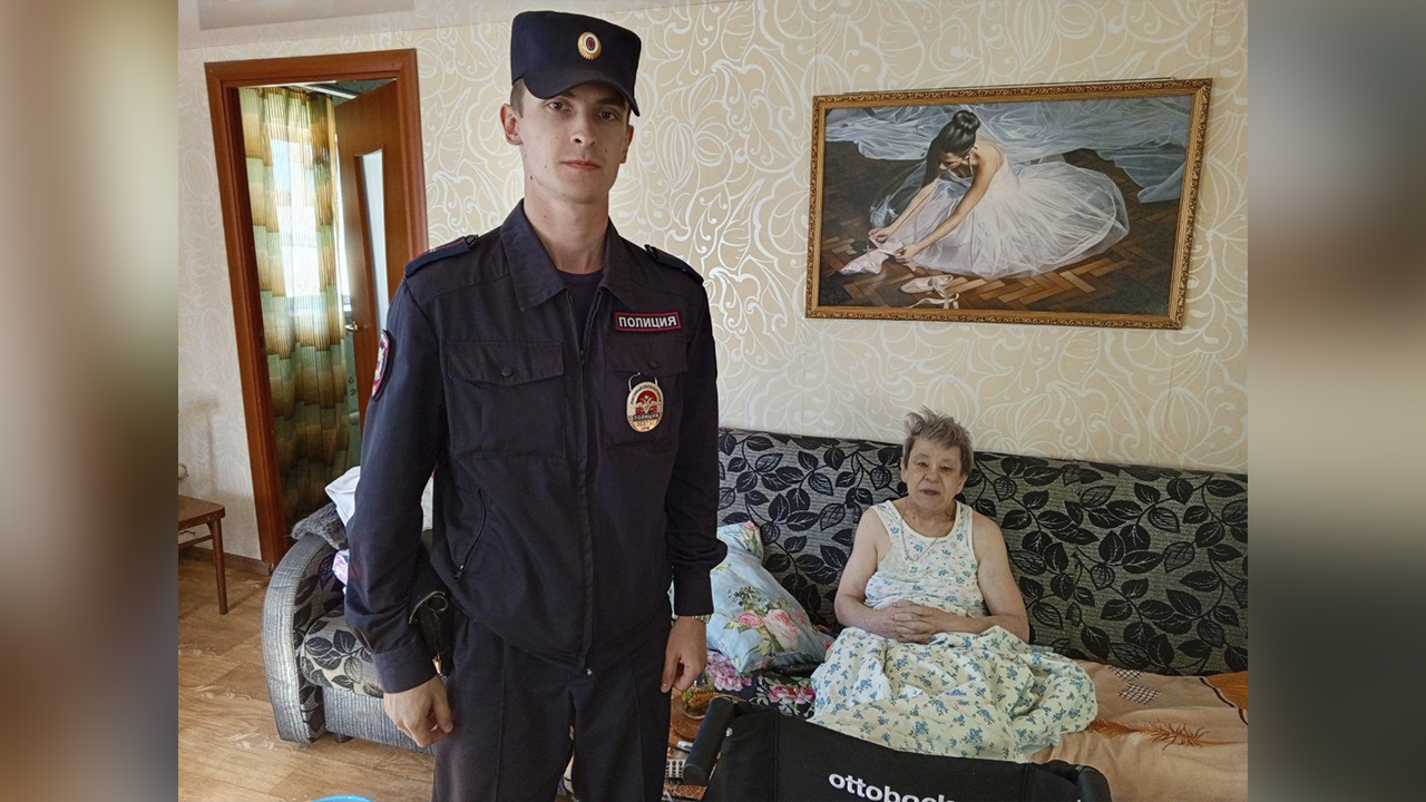 Сотрудник полиции Оренбургской области помог оказавшейся в беде одинокой женщине-инвалиду