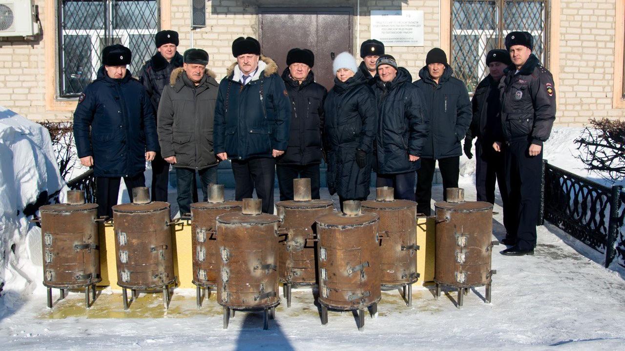 Партию печей-буржуек отправили участникам СВО полицейские и ветераны ОВД из Омской области