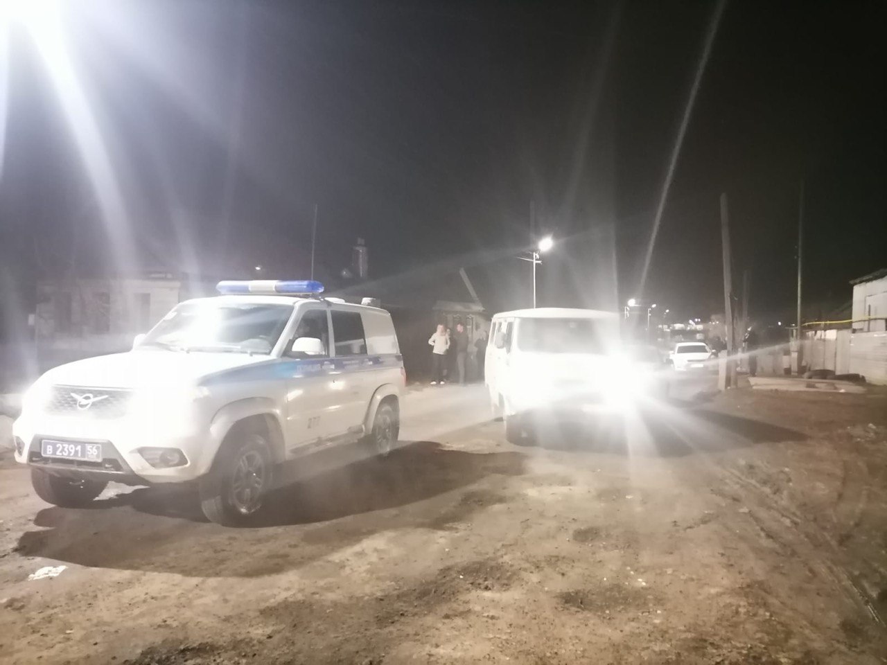 Оренбургские полицейские помогают гражданам и обеспечивают эвакуацию в старом городе Орска