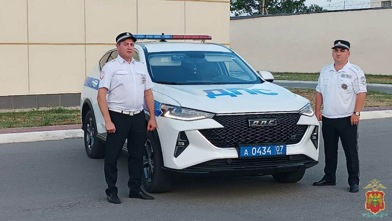 Сотрудники ДПС в Кабардино-Балкарии помогли беременной женщине вовремя получить медпомощь