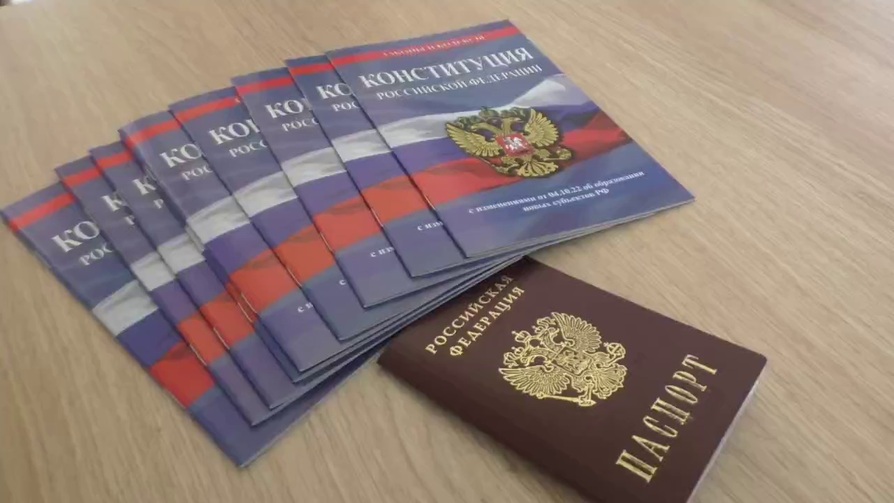 Херсонские полицейские помогают получить российский паспорт жителям населённого пункта Новоалексеевка