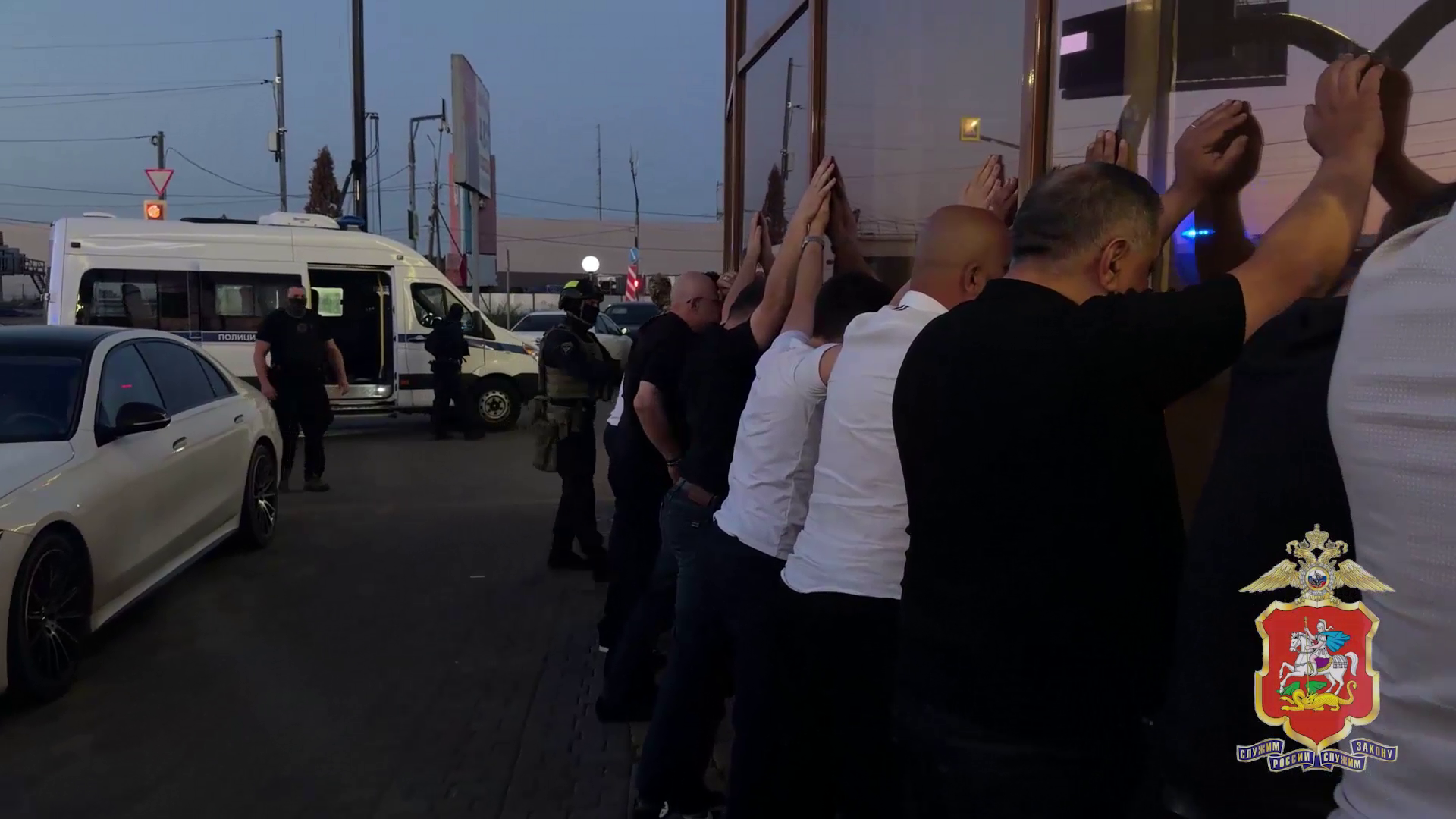 В Московской области полицейские в ходе рейда выявили 95 нелегальных мигрантов