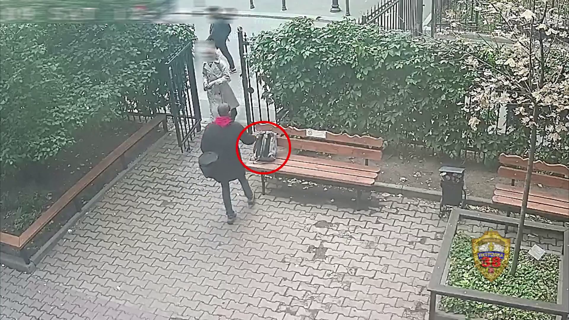 За кражу рюкзака с территории учебного заведения в центре Москвы житель столицы заключён под стражу